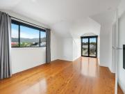 Large Four Bedroom House in Fairy Meadow