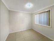 Large Grannyflat with Private Yard and Driveway