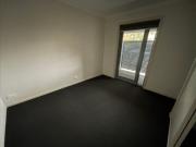 LARGE GROUND LEVEL 2 BEDROOM APARTMENT