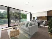 Large light filled one bedroom apartment with Stunning...