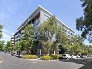 Large Living Room I +Caged Storage I 2 Min Walk to Woollies