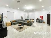 LARGE MODERN 4 BEDROOM FAMILY HOME!