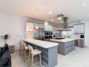 Large, modern house in Valencia City