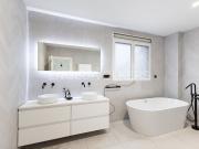 Large, modern house in Valencia City