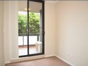 Large Modern one Bedroom Apartment Plus Study Room