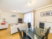 Large One Bedroom Flat with Balcony in Mayfair W1