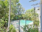 LARGE RESIDENCE WITH POOL