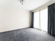 LARGE SPACIOUS 3 BEDROOM HOUSE IN A GREAT LOCATION OPENS...