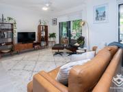 Large Spacious Apartment with Street View