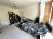 Large studio, separate kitchen Couple welcome