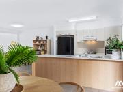 Large Townhouse 3 Bedrooms, 3 Bathrooms!