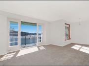 Large Two Bedroom Apartment with Iconic Harbour Views