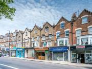 Largio studio in Archway with a separate kitchen