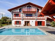 Larressore, Maison D'environ 400 M² Avec Piscine...