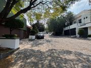 LAS ÁGUILAS casa en calle con vigilancia