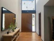 Las Águilas, Casa en condominio con doble seguridad...