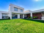 Las Brisas Norte, casa impecable en condominio