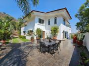 Las Cañadas Amplia Casa en Venta con Hermosa Variedad de... Las Cañadas Amplia Casa en Venta con Hermosa Variedad de...