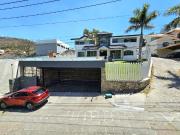 LAS CAÑADAS CASA EN VENTA CON EXCELENTE UBICACIÓN Y...