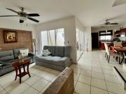 Las Moras: Casa Modelo Madre Perla de 3 recamaras con...