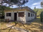 LATORRE PROP. VENDE CASA 3 AMB. FRENTE AL PARQUE CAMET
