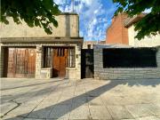 LATORRE PROP. VENDE CASA CON GARAGE Y PATIO