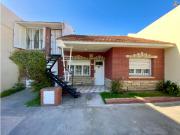 LATORRE PROP. VENDE CHALET + DEPTO S/ AV. JARA