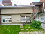 LATORRE PROP. VENDE CHALET + DEPTO S/ AV. JARA