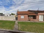 LATORRE PROP. VENDE TRES CASAS EN BLOCK VILLA PRIMERA