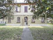 LAVEZZOLA DI CONSELICE: SPLENDIDA VILLA CON GIARDINO