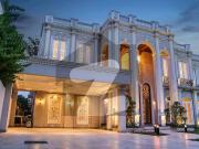 Lavish elegant beautiful spanish top of line bungalow...