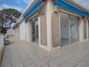 LE CANNET à vendre 4 pièces de 112 m2 en dernier étage avec