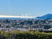 LE CANNET – COLLINES – VUE MER EXCEPTIONNELLE – 70m2 DE...
