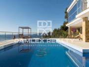 Le ofrecemos una villa de primera línea del mar, cerca...