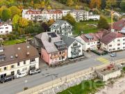 Le Pont: Propriété sur les quais avec jardin et parking...