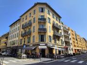 Le Port Place du Pin: Immeuble de rapport composé de 8...