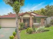 LEAFY ESTATE LIVING QUIET LOCATION!