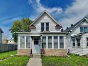 LEASING SPECIAL! Cozy 2 Bedroom, 1 Bathroom house in St....