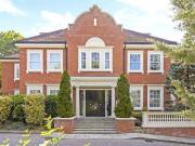 Leatherhead Road, Oxshott Lodge, Leatherhead, 2 Bedroom...