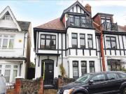 Leigh on Sea SS9 3 bed apartment to rent £1,475 pcm £340 pw