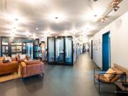 Leipziger Coworking im Hochhaus: Büro 8 modern,...