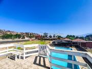 Leon Propiedades vende parcela con gran piscina olímpica...