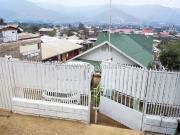 Leon Propiedades vende sitio con 4 casas, en Curacaví centro