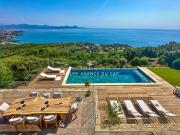 LES ISSAMBRES, PROPRIÉTÉ LUXUEUSE AVEC VUE MER...