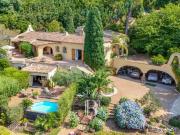 LES ISSAMBRES VILLA VUE MER ET VUE SAINT TROPEZ