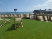 Les presentamos esta singular casa en 1ª línea de playa...