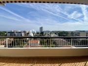 LES VESPINS: APPARTEMENT 4 PIÈCES DERNIER ÉTAGE VUE MER