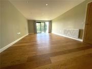 Third floor executive apartment with private SOUTH...
