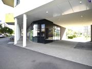 Let's get down to your own business Geschäftslokal...