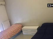 Letti in affitto in camera condivisa, appartamento con 2...